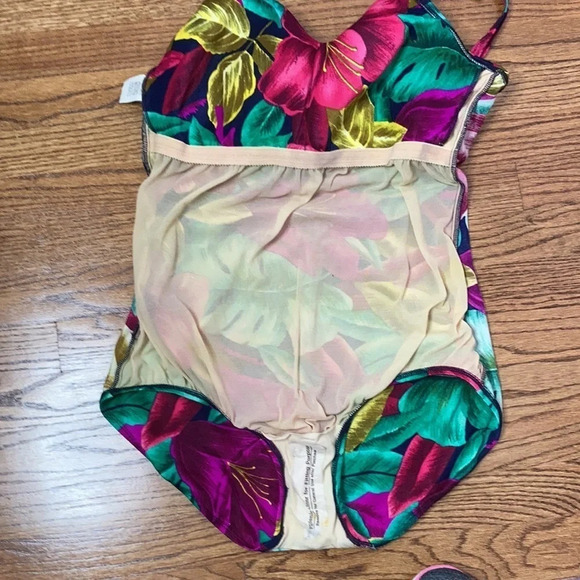 Sea Scamp Floral Print One Piece 40C - Picture 7 of 10